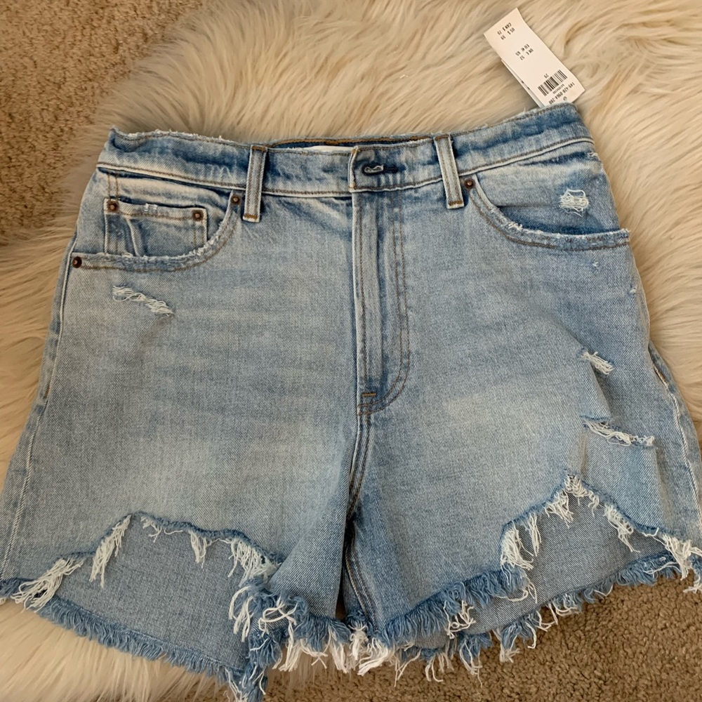 Abercrombie Curve Love 4” High Rise Mom Shorts